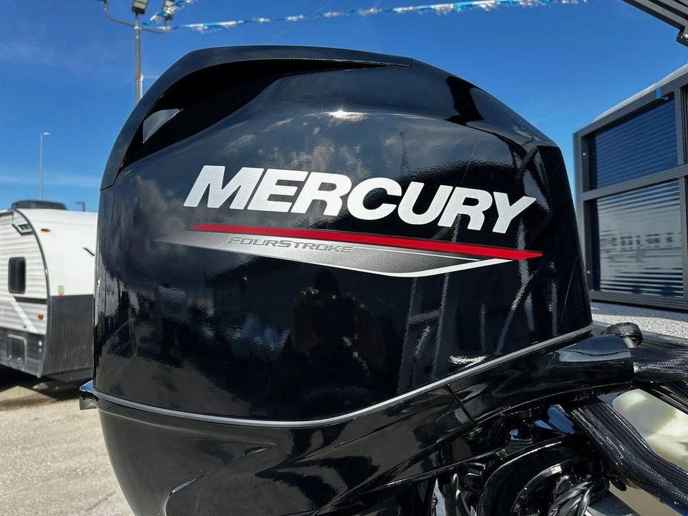 2025 Montego Bay 8518 Deluxe Cruising alt