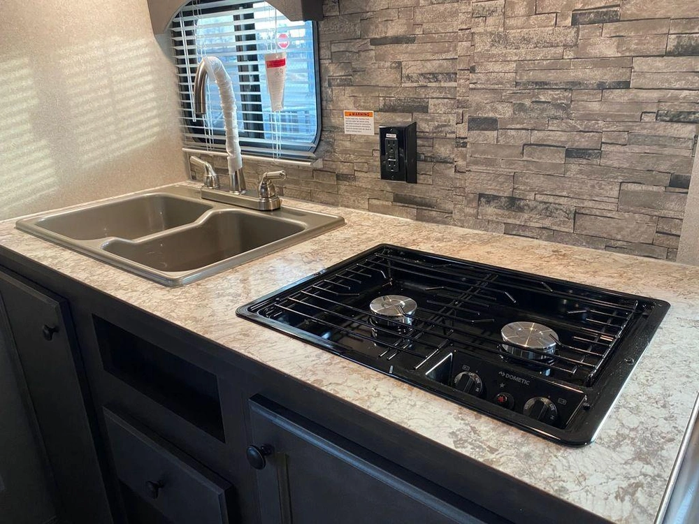 2023 Sunset Park Rv 16bh alt