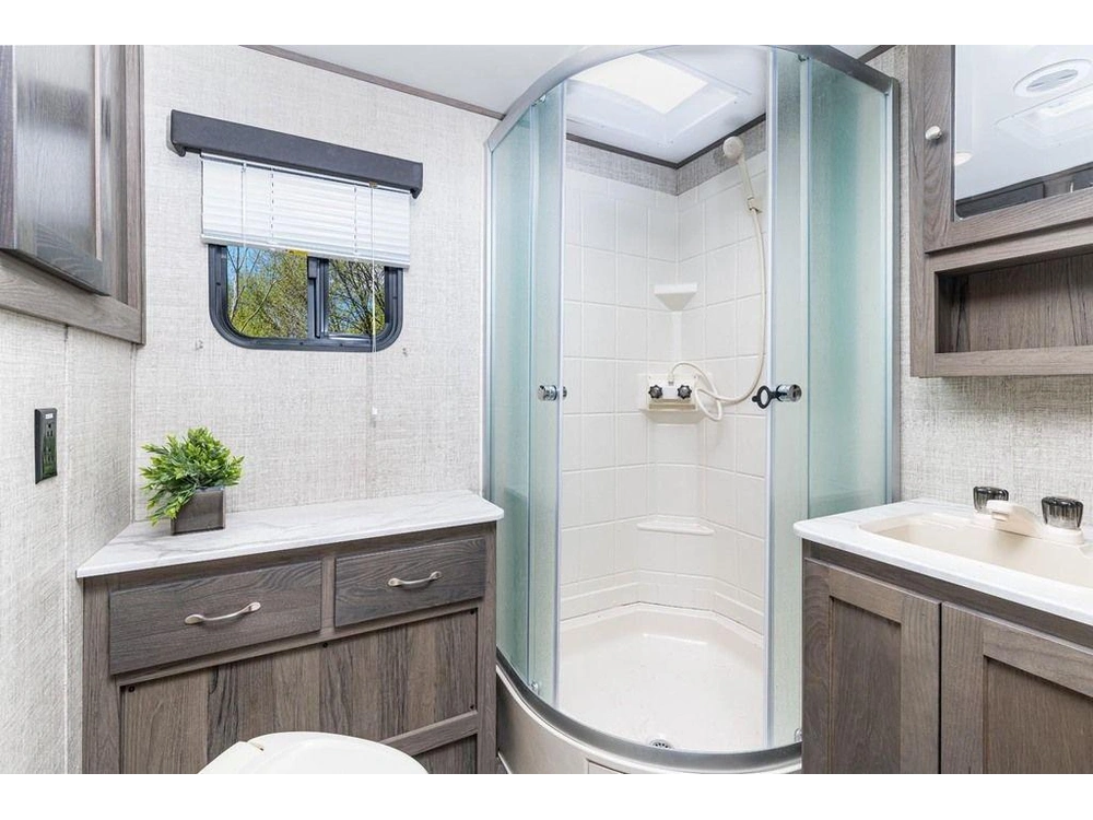 2025 Gulf Stream 28crb alt