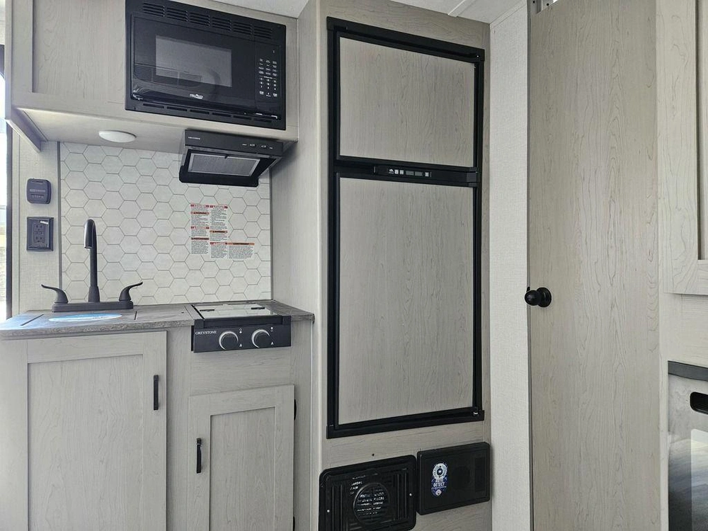 2023 Coachmen Viking 17mbs