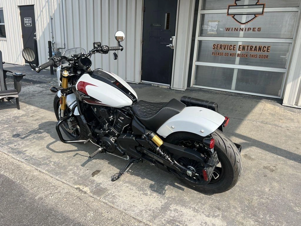 2025 Indian Motorcycle 101 Scout® Ghost White Metallic With Graphics alt