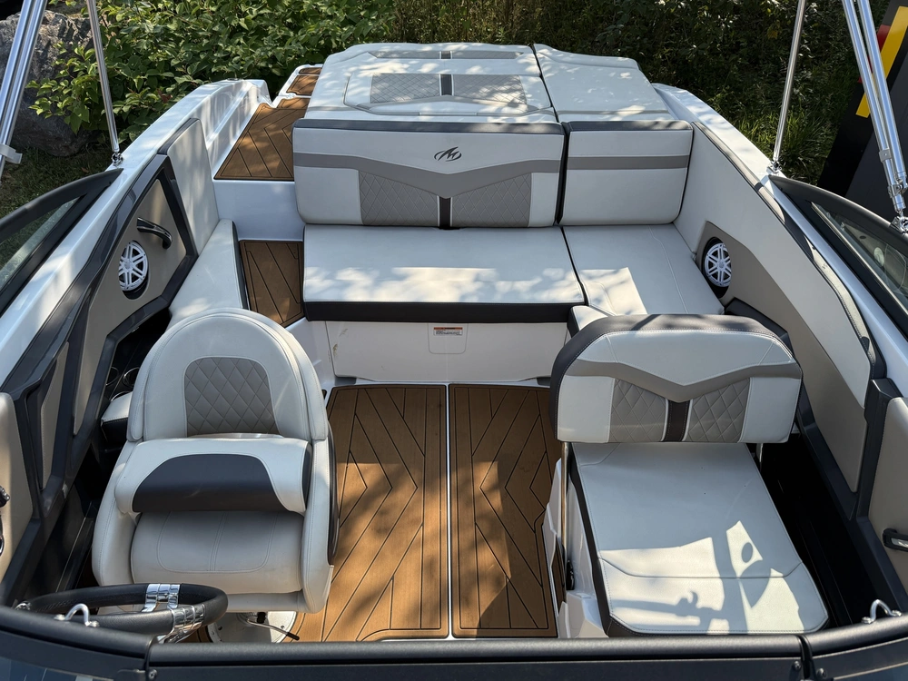 2022 Monterey Boats 238ss 6.2l 300hp alt