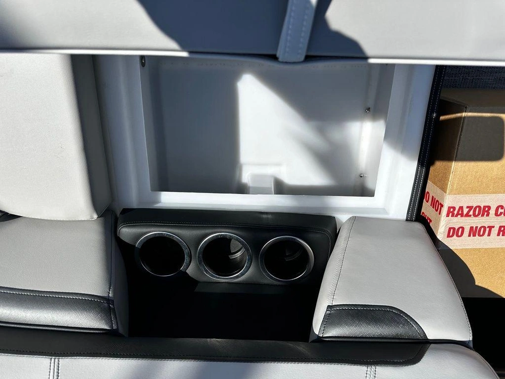 2025 Montego Bay 8520 Deluxe Cruising Pontoon alt