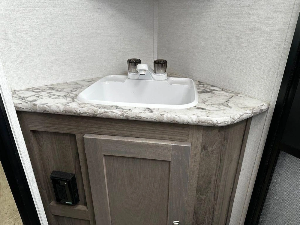 2025 Gulf Stream 28bbs alt