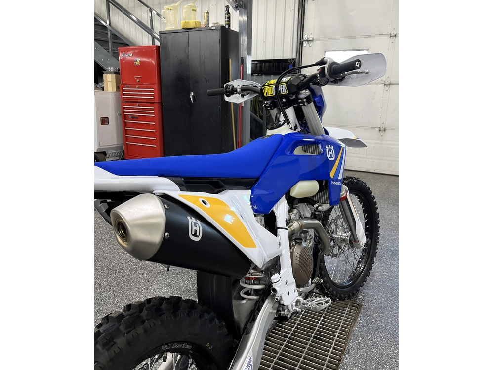Husqvarna Fe 450 Heritage 2025 alt