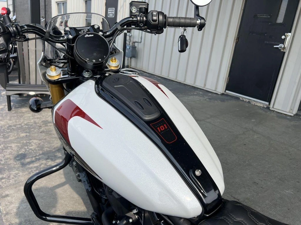 2025 Indian Motorcycle 101 Scout® Ghost White Metallic With Graphics alt