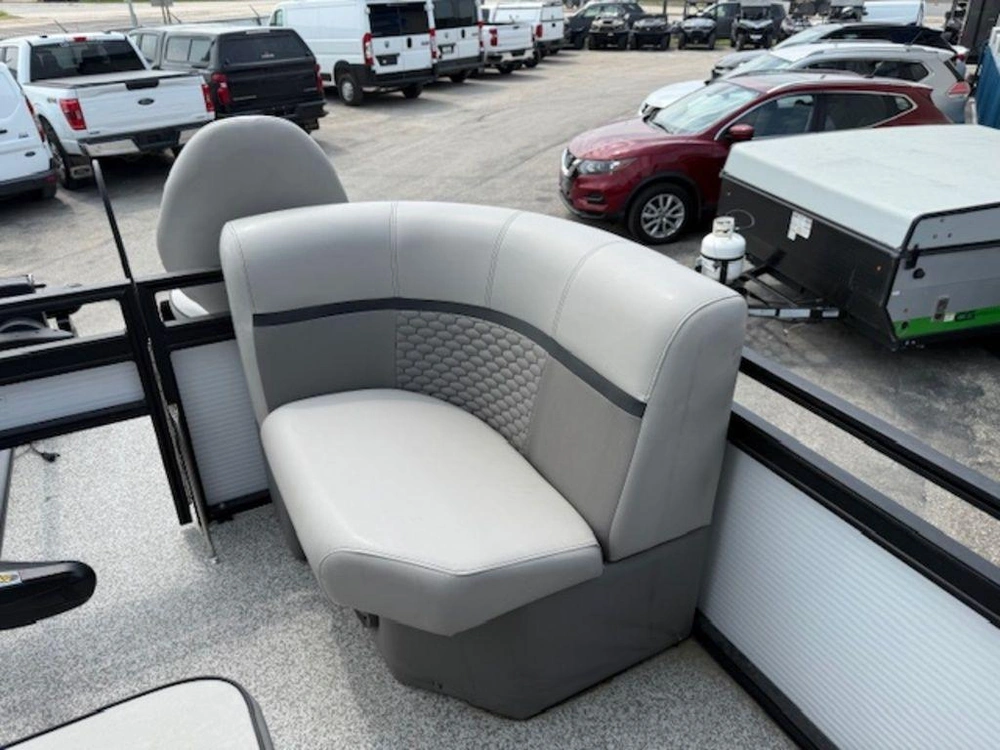 2023 Angler Qwest 8522 All Sport 2-tube alt