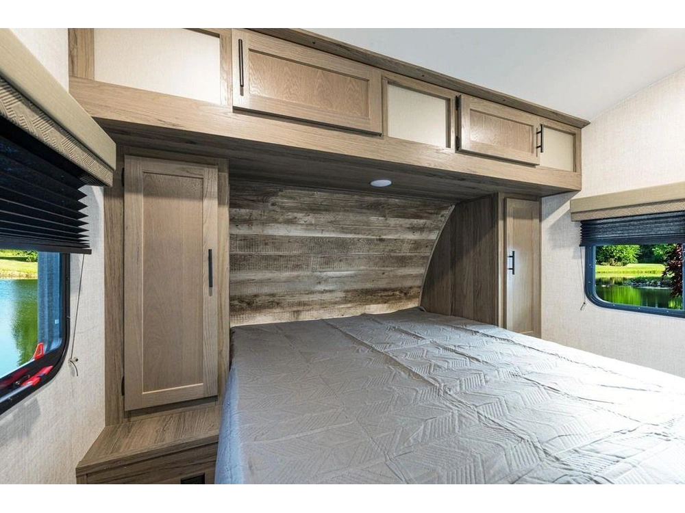 2025 Gulf Stream 28bbs alt