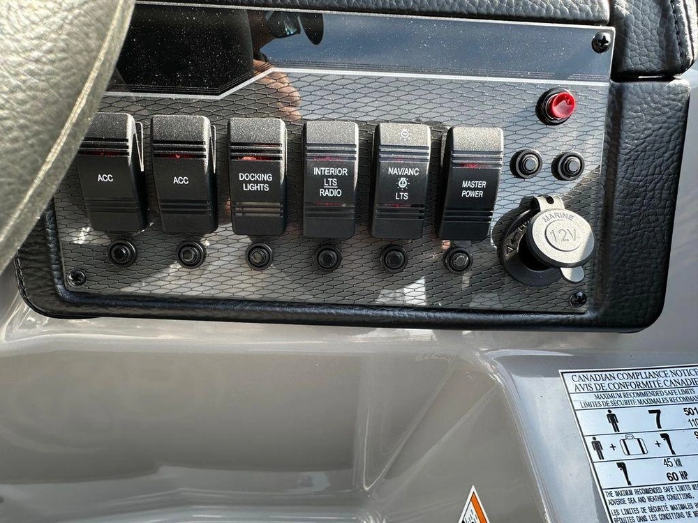 2025 Montego Bay 8518 Deluxe Cruising alt