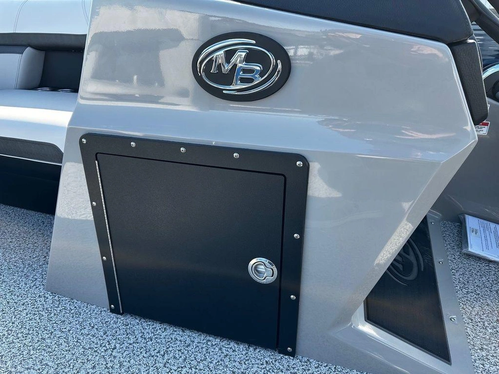 2025 Montego Bay 8518 Deluxe Cruising alt