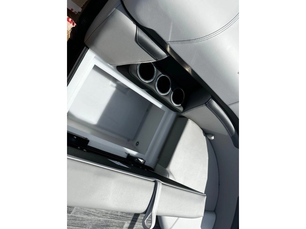 2025 Montego Bay 8520 Deluxe Cruising Pontoon alt