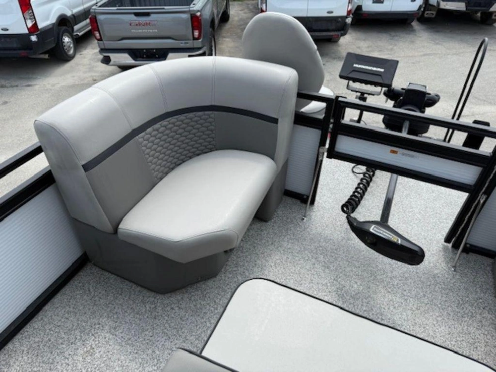 2023 Angler Qwest 8522 All Sport 2-tube alt