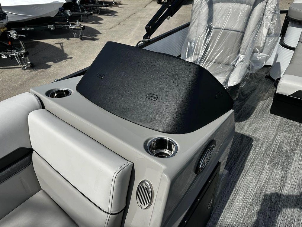 2025 Montego Bay 8520 Deluxe Cruising Pontoon alt