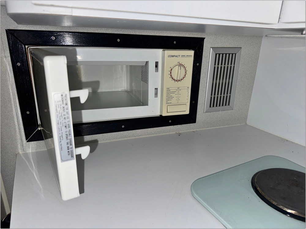 1989 Mainship Motor Yachts Mediterranean 35 No Luxury Tax* alt