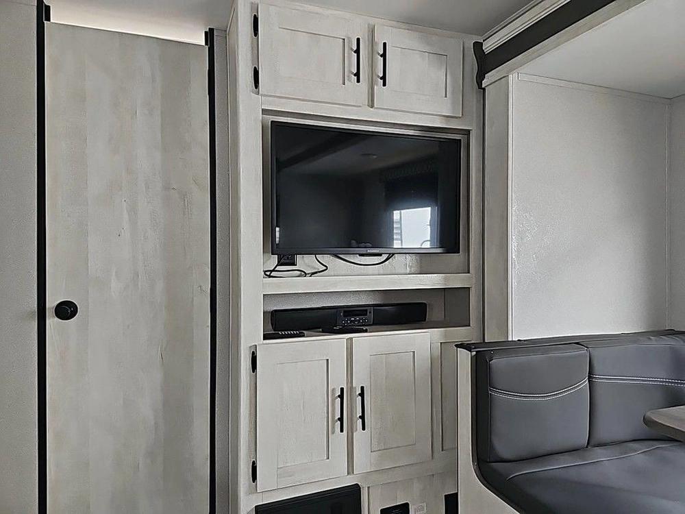 2022 Shasta 25rb alt