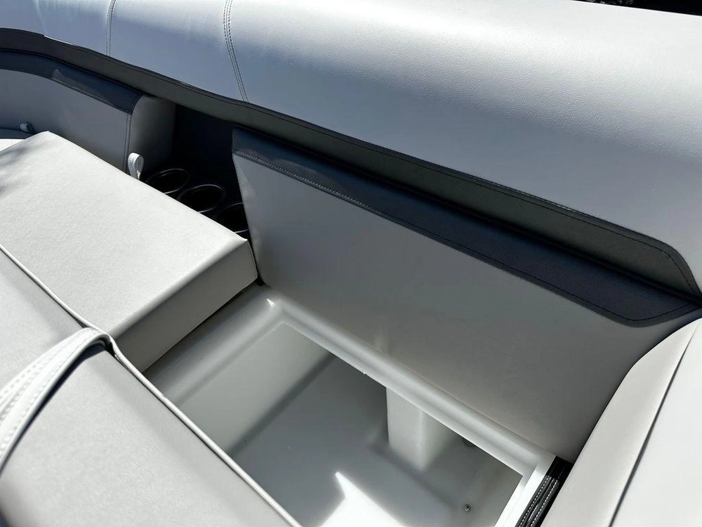 2025 Montego Bay 8520 Deluxe Cruising Pontoon alt