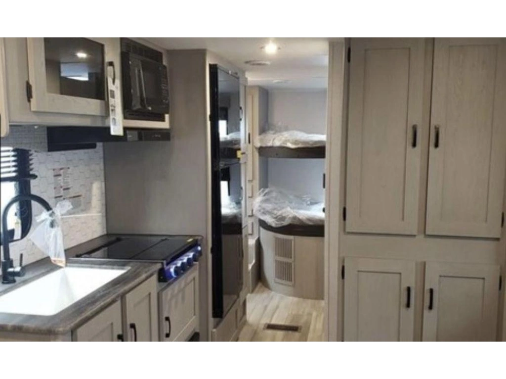 2023 Coachmen 252dbus alt