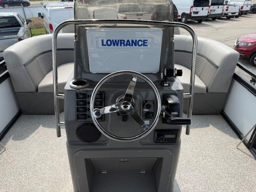 2023 Angler Qwest 8522 All Sport 2-tube alt