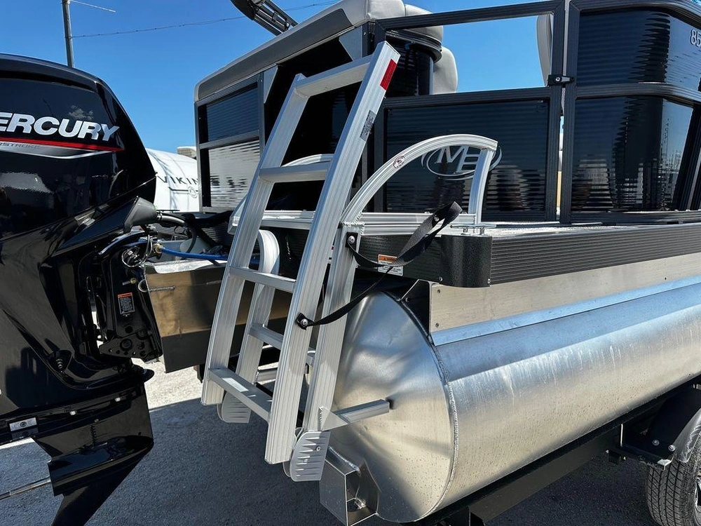 2025 Montego Bay 8520 Deluxe Cruising Pontoon alt