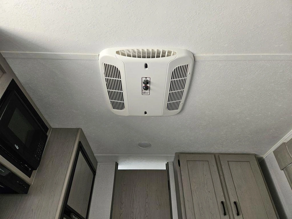 2023 Coachmen 17mbs alt