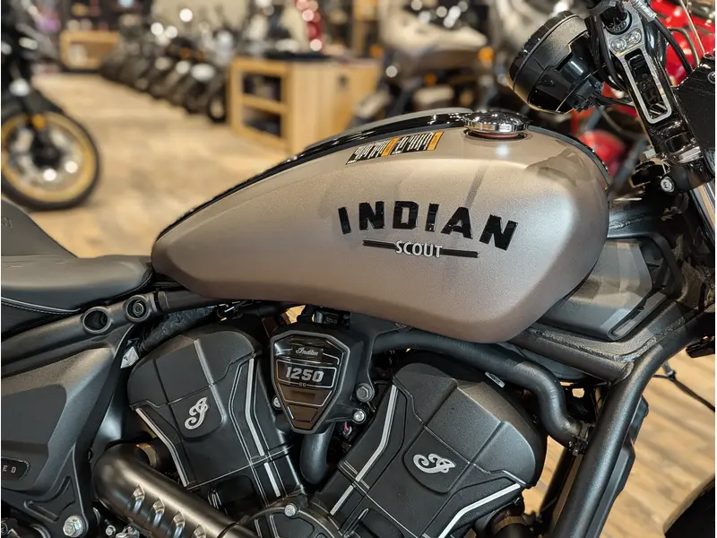 2025 Indian Motorcycle Sport Scout Limited +Tech // Nara Bronze Metallic Smoke