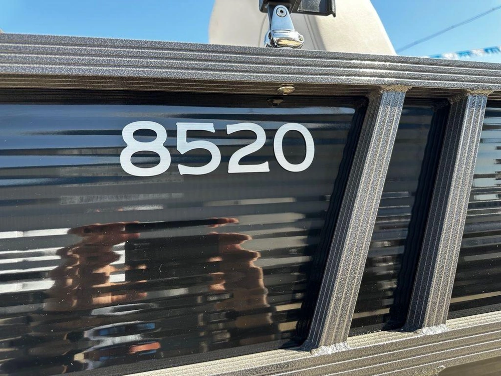 2025 Montego Bay 8520 Deluxe Cruising Pontoon alt