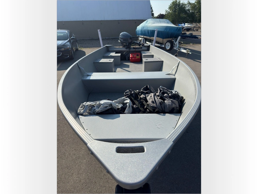 2021 Alumacraft V-16 alt