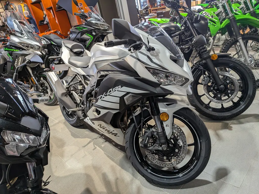 2025 Kawasaki NINJA ZX-4RR