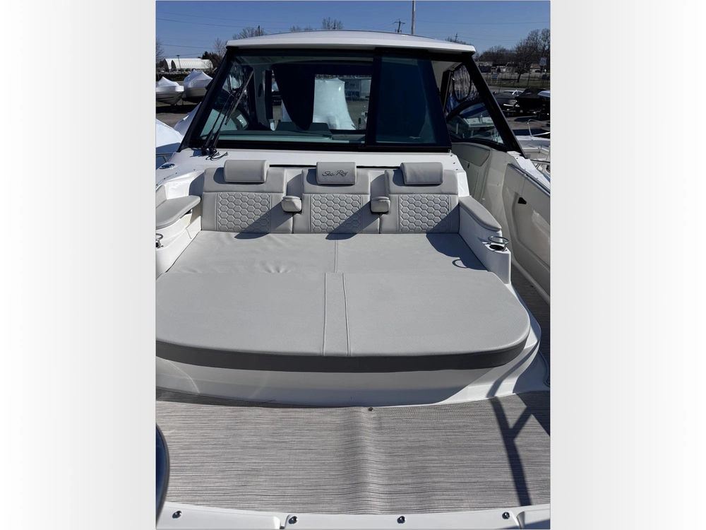 2025 Sea Ray Sundancer 320 alt