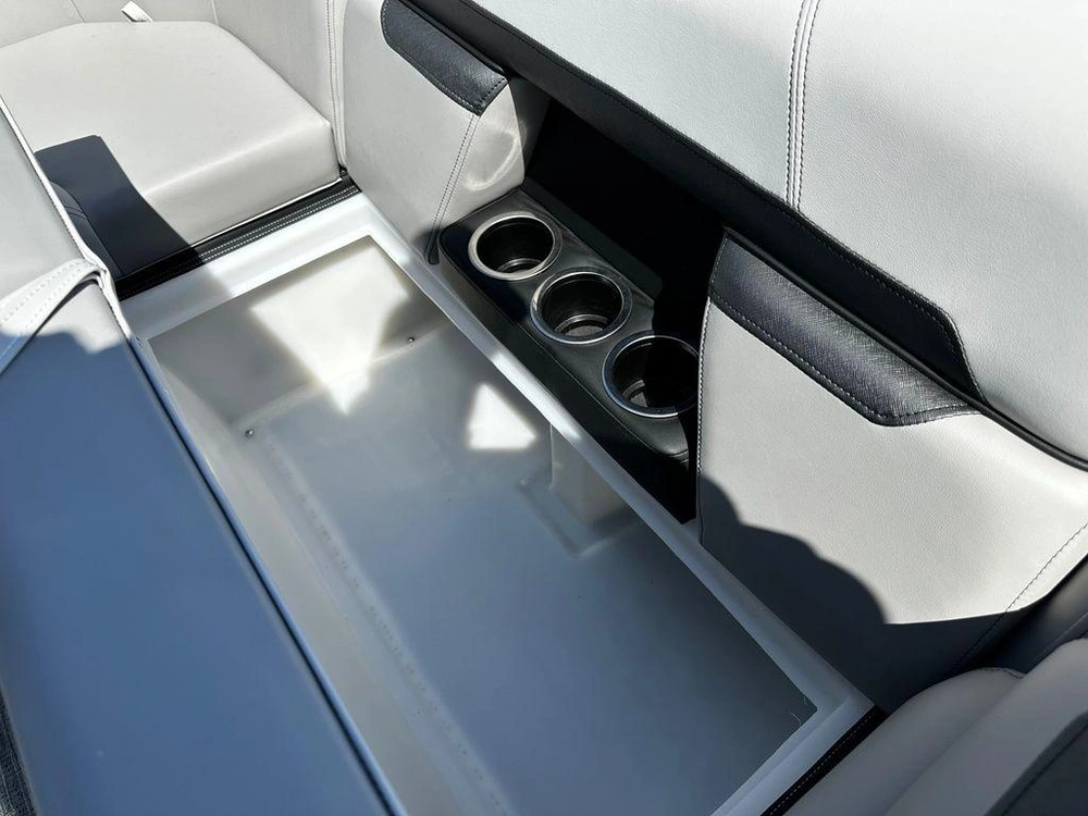 2025 Montego Bay 8520 Deluxe Cruising Pontoon alt