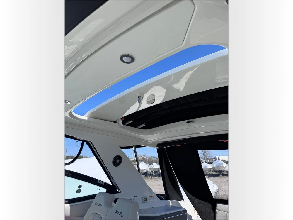 2025 Sea Ray Sundancer 320 alt