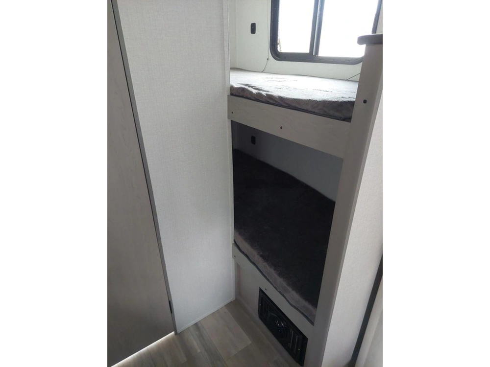 2023 Coachmen 18bhs alt