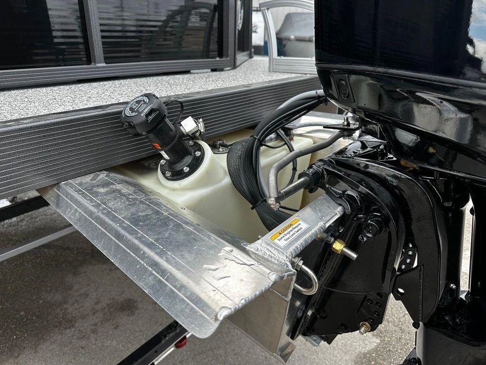 2025 Montego Bay 8518 Deluxe Cruising alt