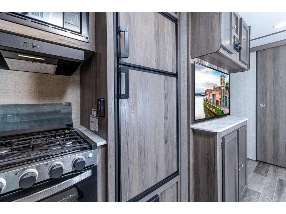 2025 Gulf Stream 28crb alt