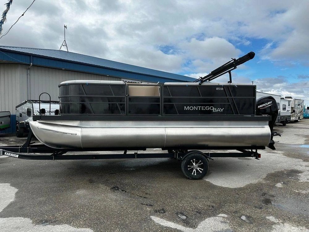 2025 Montego Bay 8518 Deluxe Cruising alt