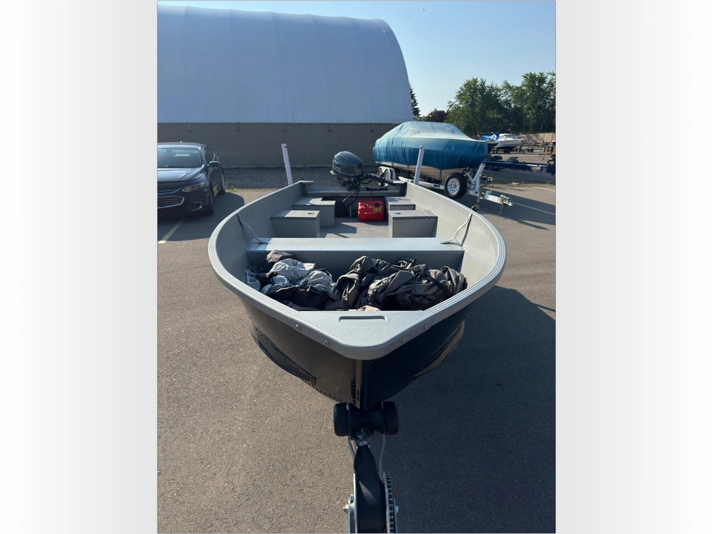 2021 Alumacraft V-16 alt