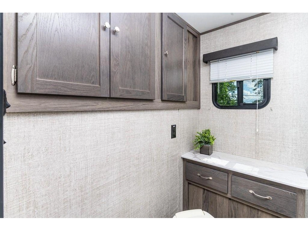 2025 Gulf Stream 28crb alt