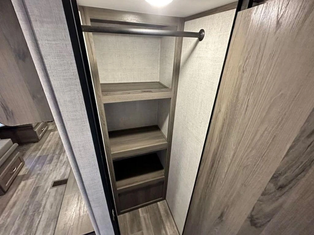 2025 Gulf Stream 28crb alt