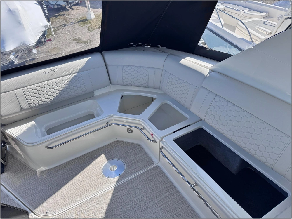 2025 Sea Ray Sundancer 320 alt