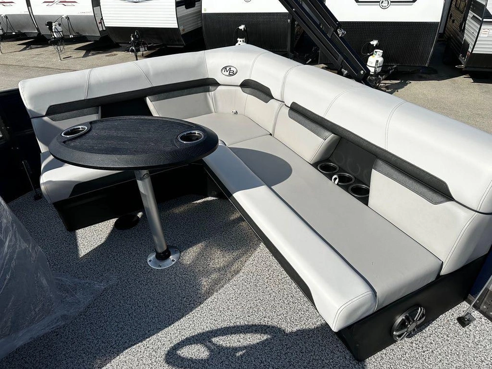 2025 Montego Bay 8518 Deluxe Cruising alt