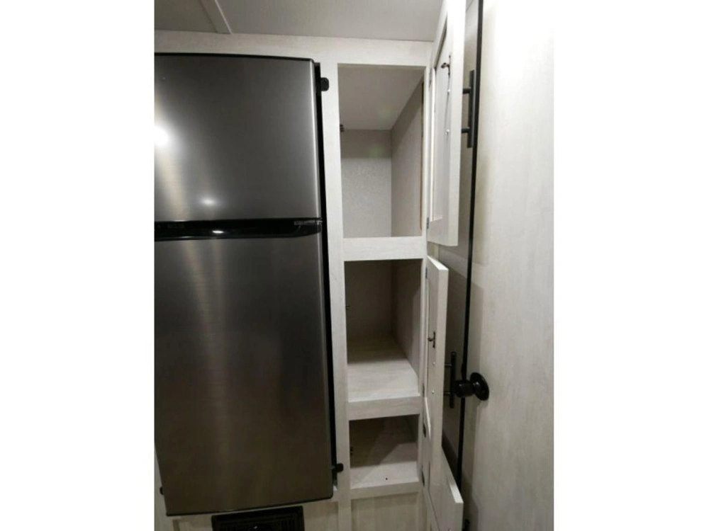 2022 Shasta 25rb alt