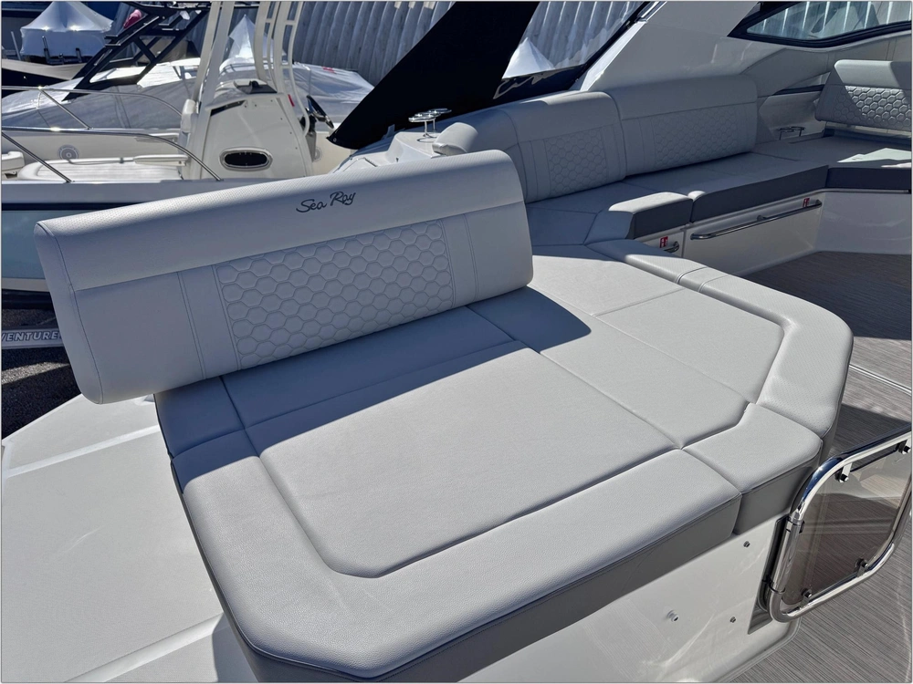 2025 Sea Ray Sundancer 320 alt