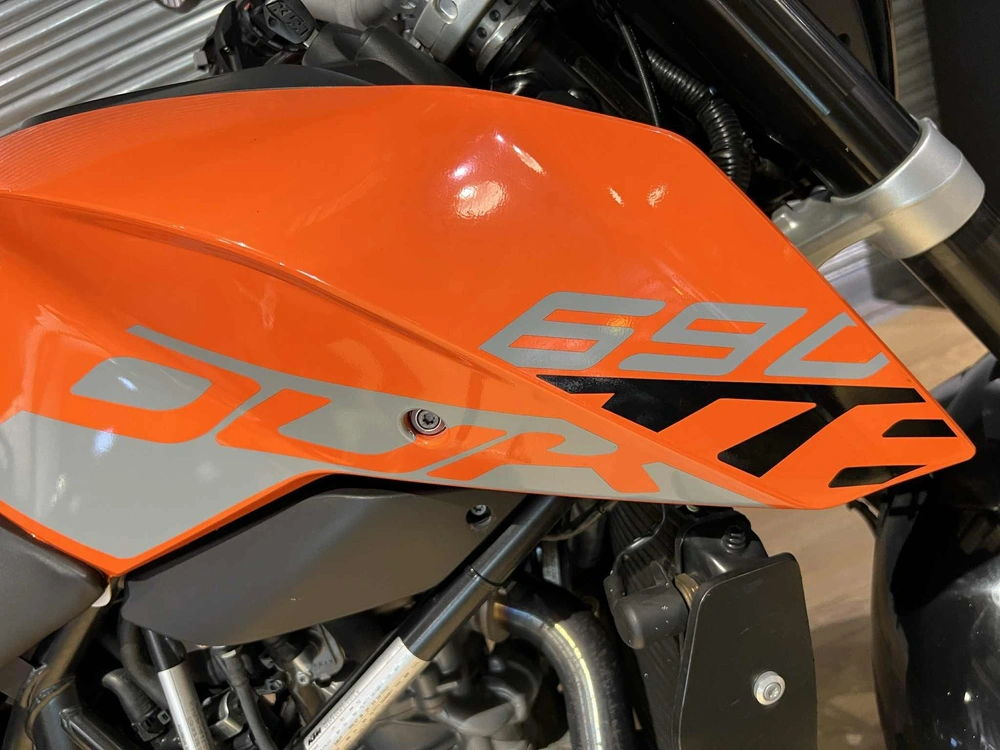 Ktm 690 Duke 2017 alt