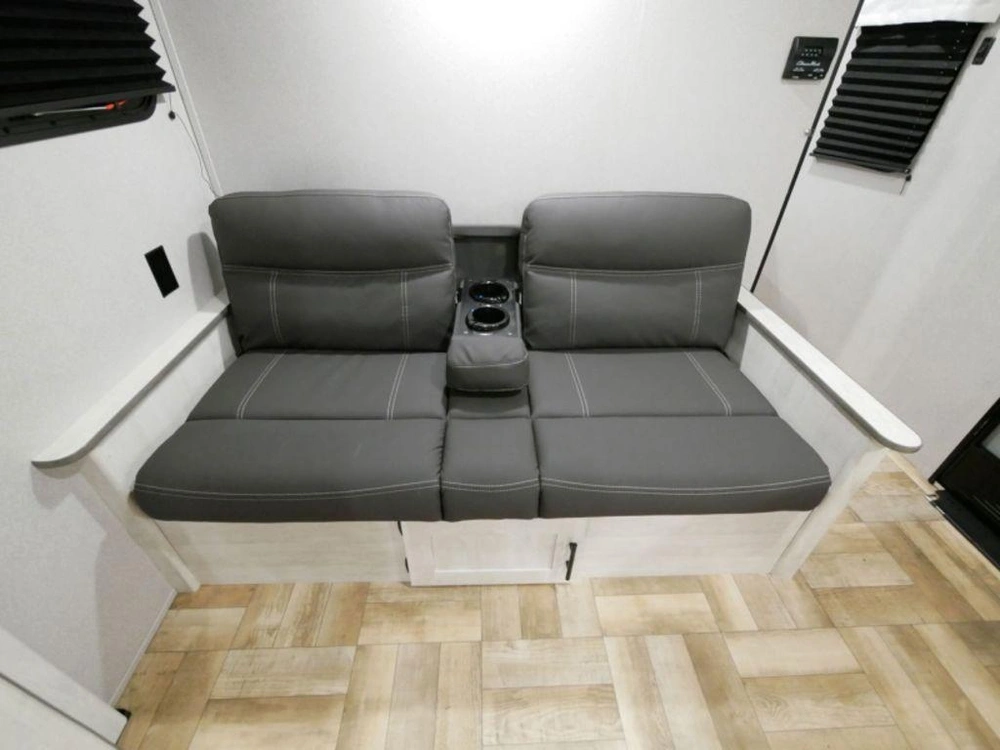 2022 Shasta 25rb alt