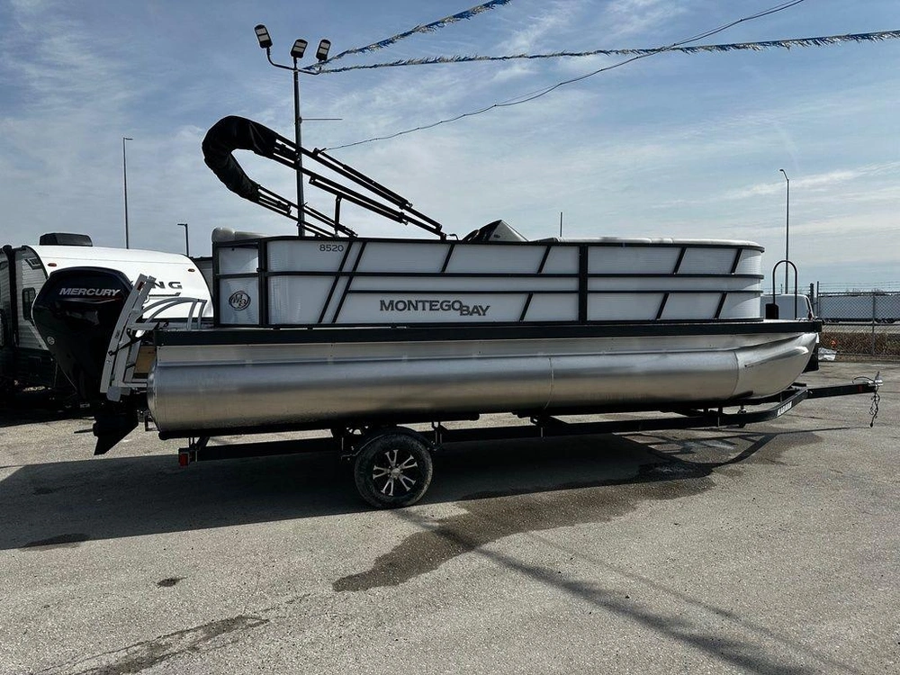 2025 Montego Bay 8520 Deluxe Cruising Pontoon alt