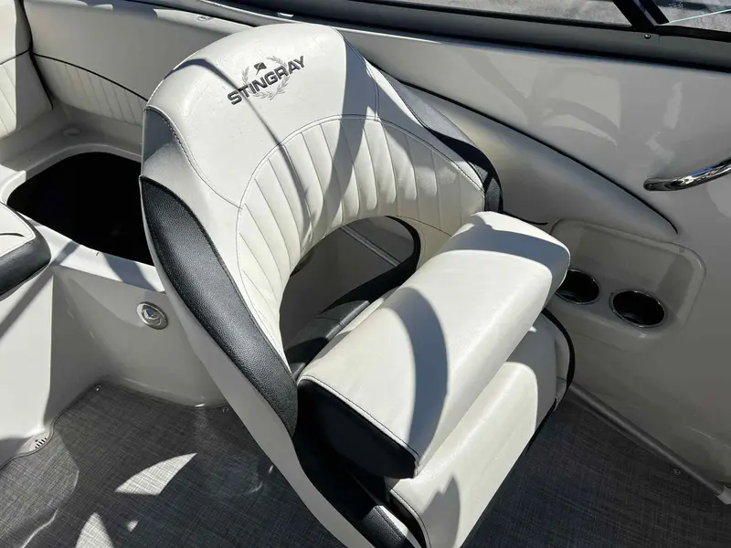 2020 Stingray Boat Co 208 LR **SEULEMENT 67 HEURES!!** thumbnail 26