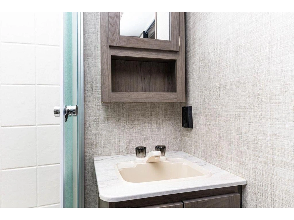 2025 Gulf Stream 28crb alt