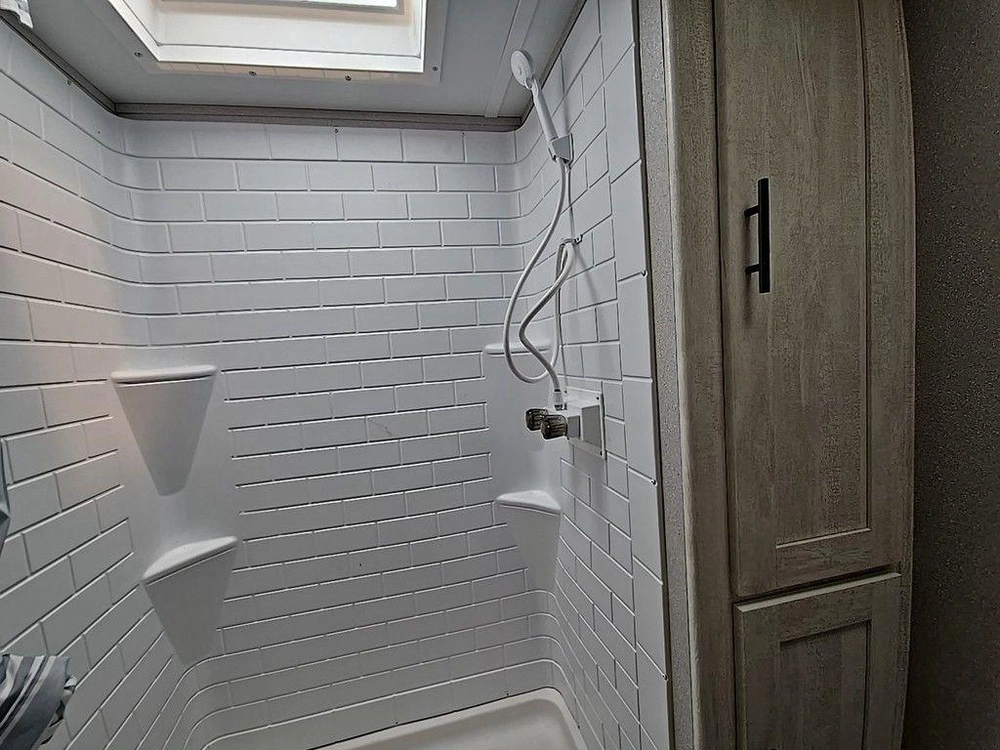 2022 Shasta 25rb alt