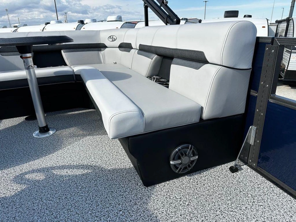 2025 Montego Bay 8518 Deluxe Cruising alt