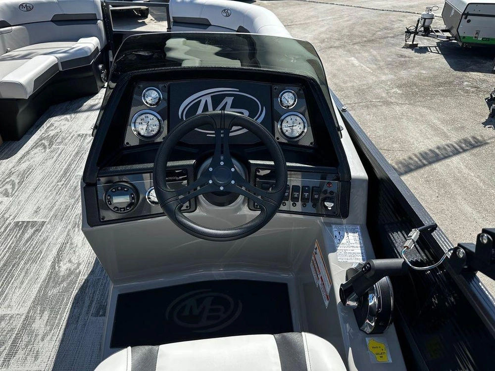 2025 Montego Bay 8520 Deluxe Cruising Pontoon alt